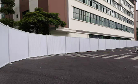 旭東施工圍擋廠家-PVC圍擋在安過程中有哪些特點(diǎn)？